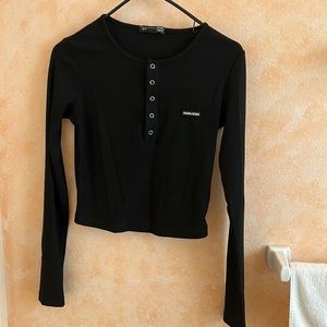 Black Long Sleeve Crop Tee